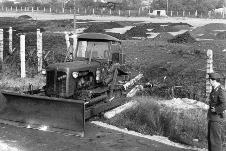 Flucht Aus Der DDR: Mit Fahrzeugen über Die Grenze - Demokratiegeschichten